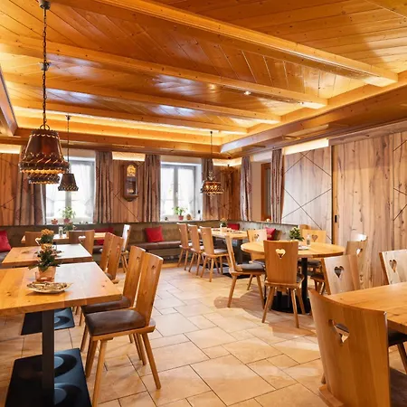 Neuwirt Hotel 3*